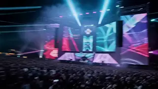 HELE AI 🎧 TECHNO DANCE 💥 Píseň o četbotech od DIGITAL PILSEN